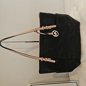 Michael Kors EUC Jet Set Black Zip Up Tote